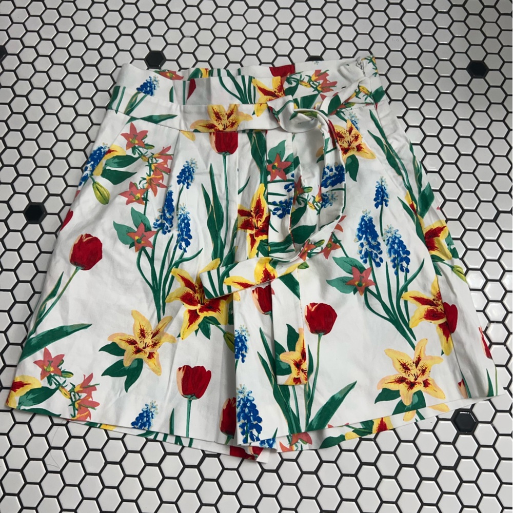 NWT New York & company 7th avenue floral high waist paper bag short size 2